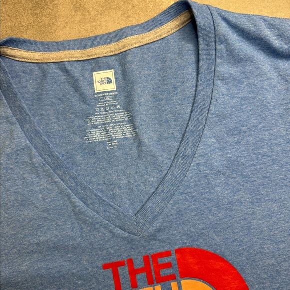The North Face Half Dome SS V Neck Tee - Women's Large - Clear Lake Blue Heather - Picture 3 of 7